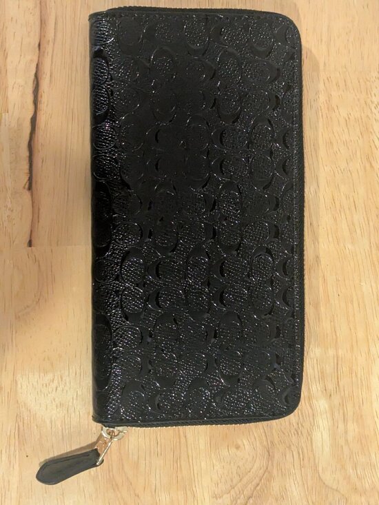 New Coach Accordion Zip Wallet w/ Signature Black Leather w/ Gold Tone Hardware - Picture 3 of 10